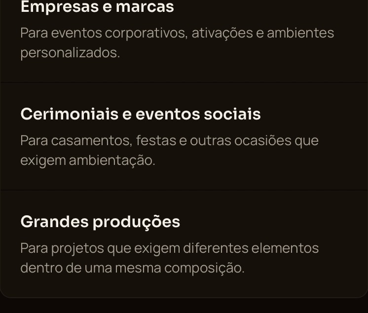 Teto cenográfico em formato de rosa